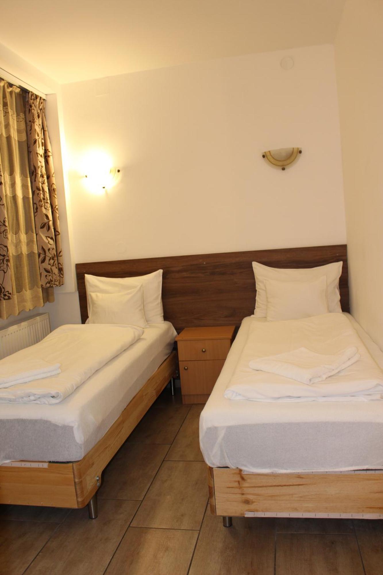 Esprit Hotel Будапеща Екстериор снимка