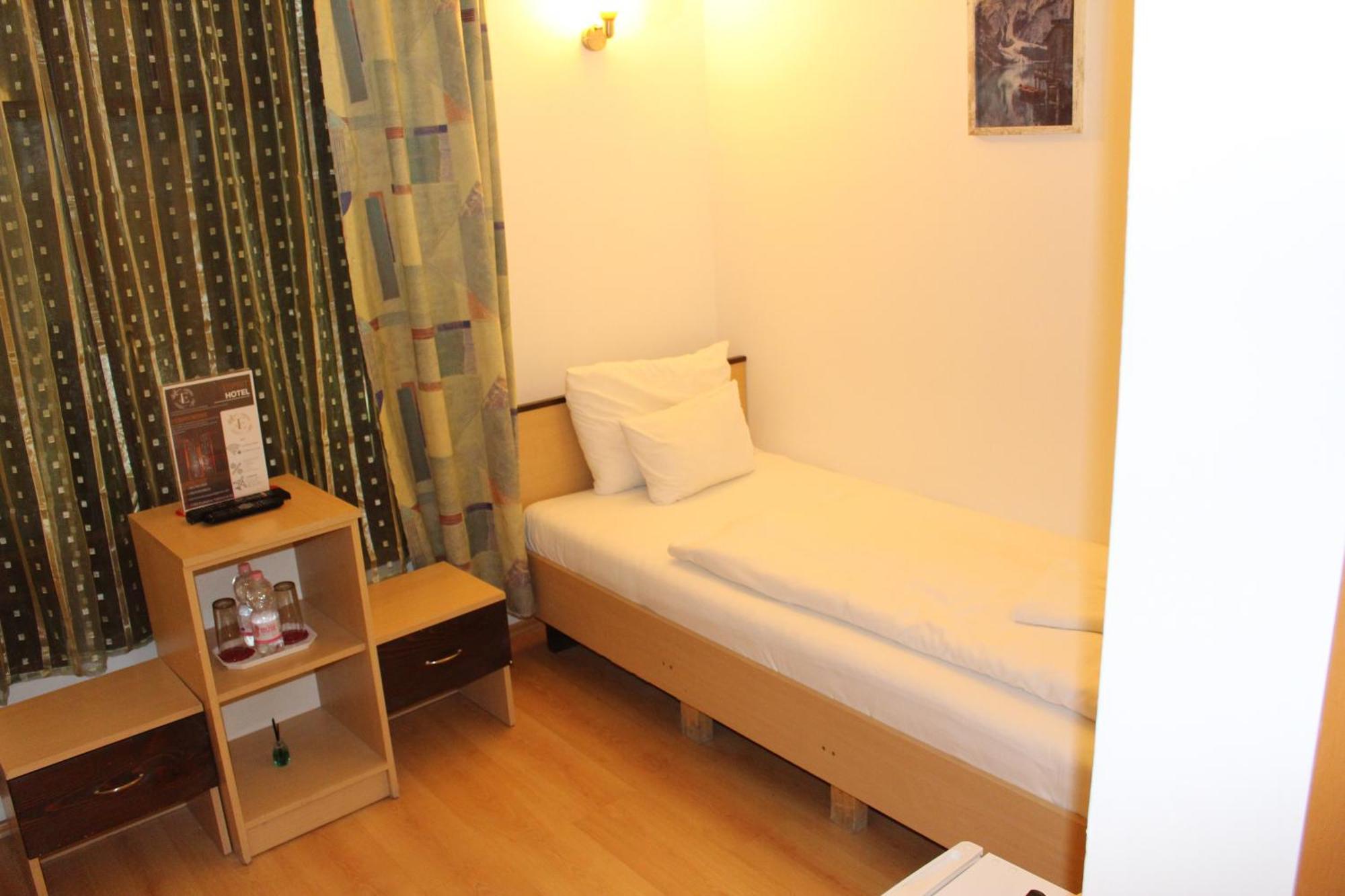 Esprit Hotel Будапеща Екстериор снимка
