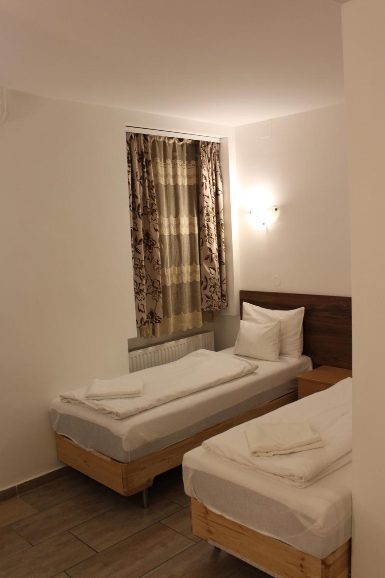 Esprit Hotel Будапеща Екстериор снимка
