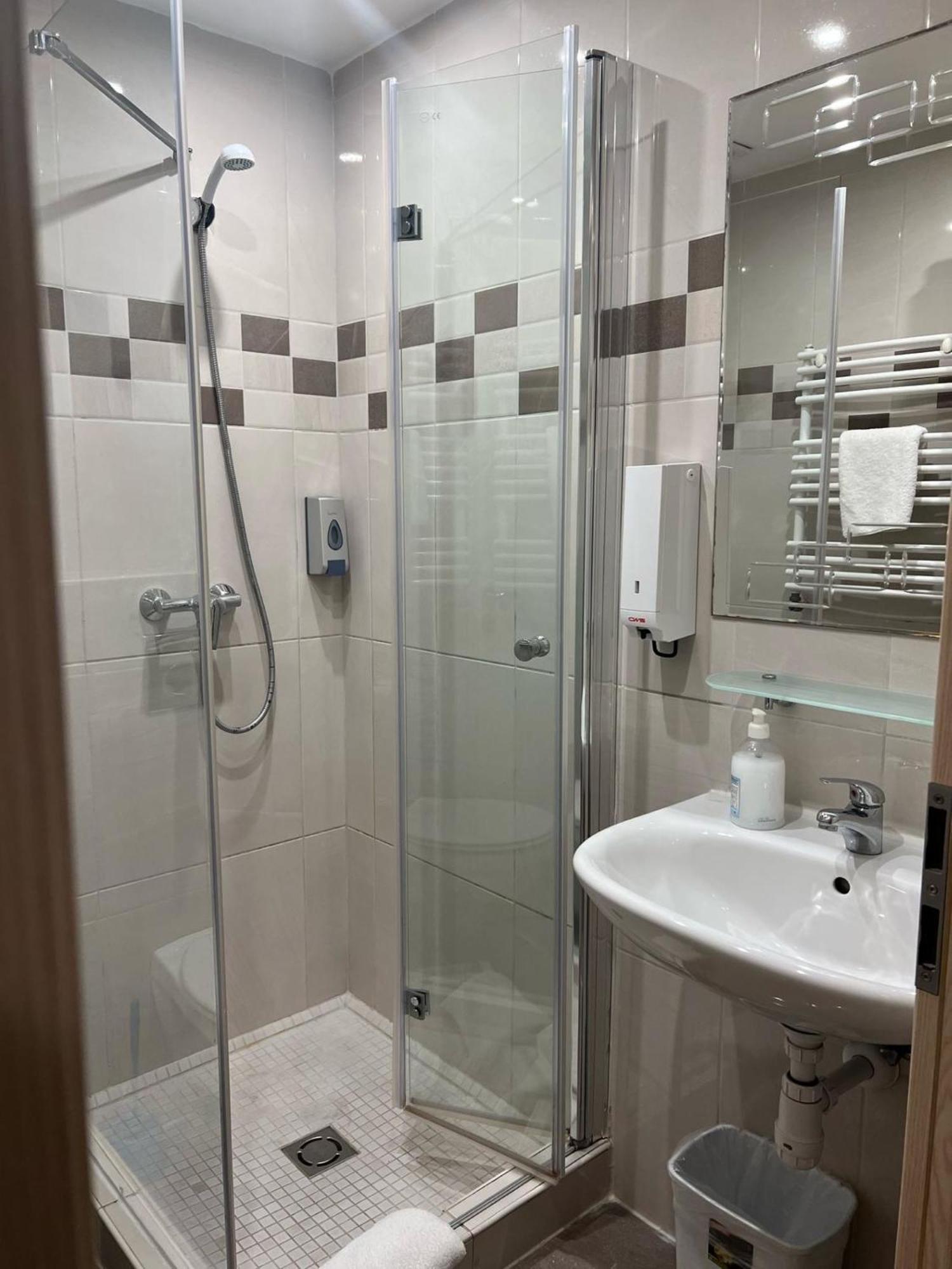 Esprit Hotel Будапеща Екстериор снимка