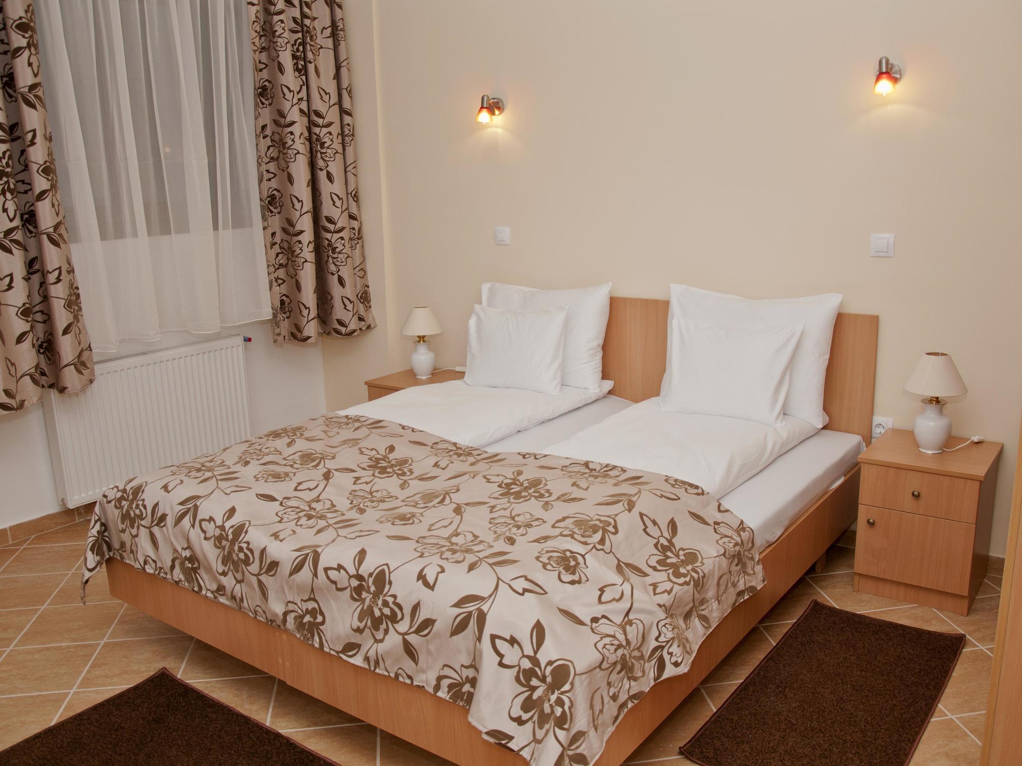 Esprit Hotel Будапеща Екстериор снимка