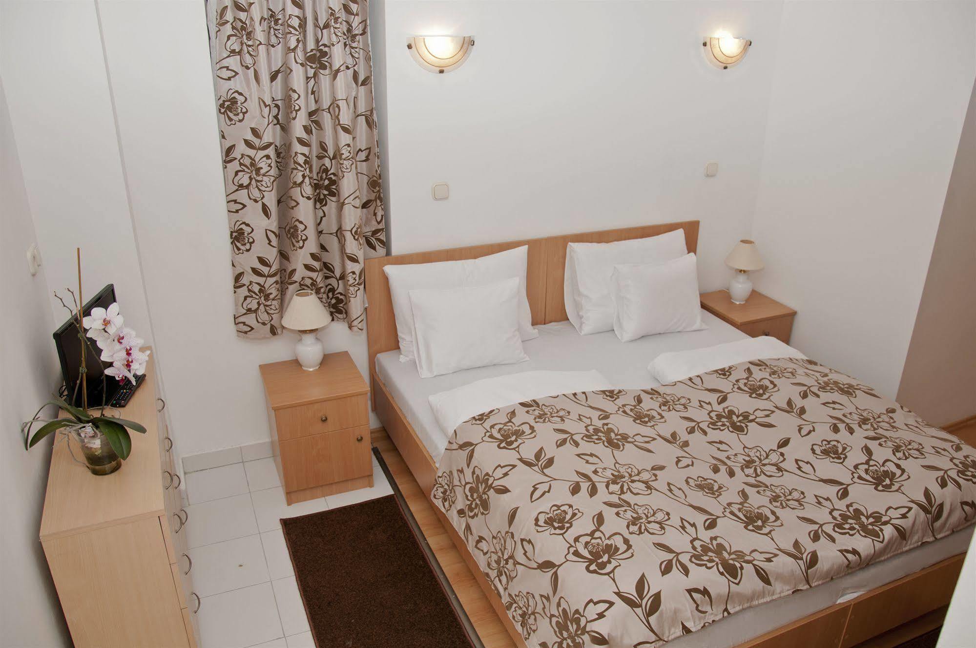 Esprit Hotel Будапеща Екстериор снимка