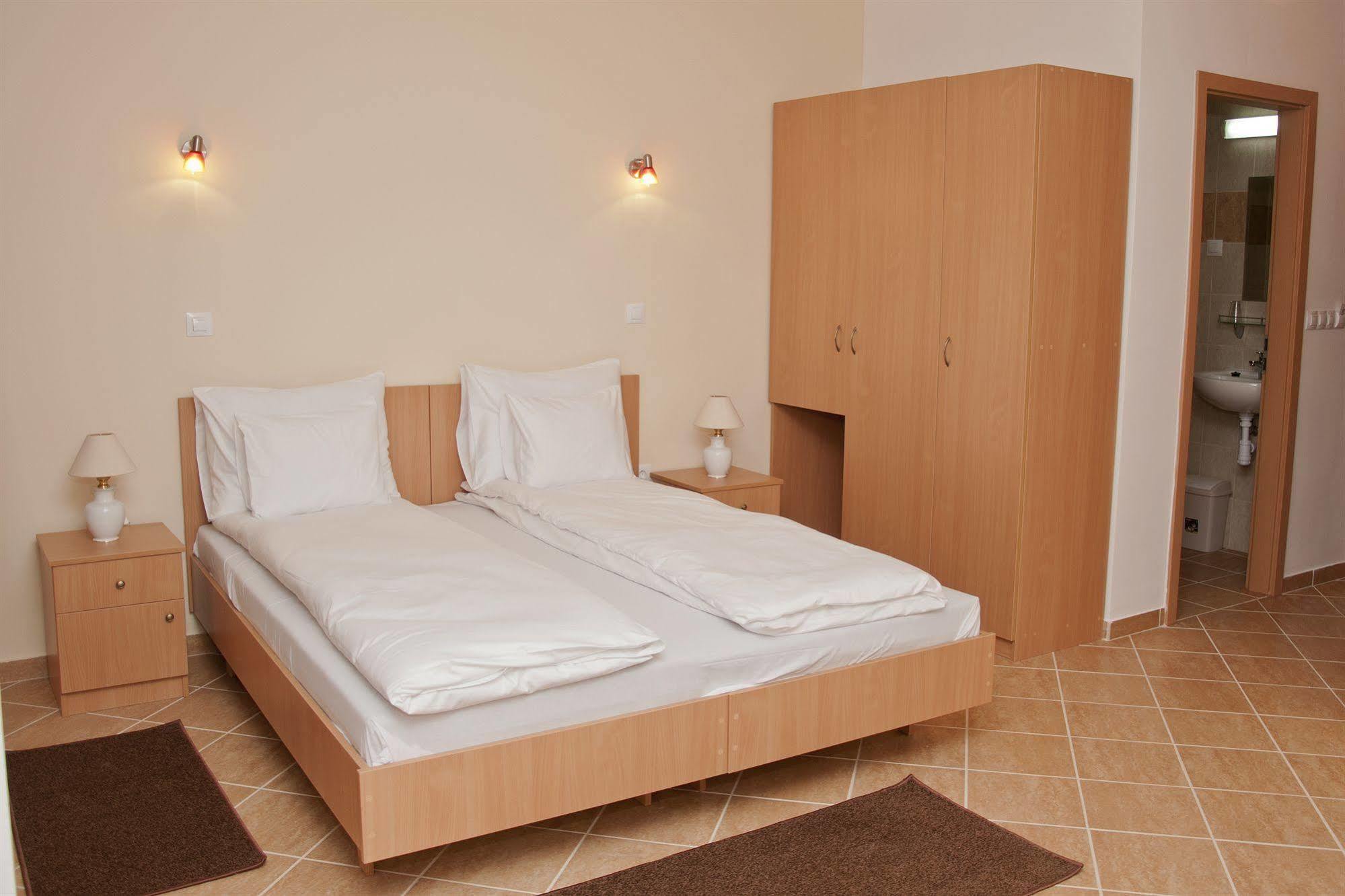Esprit Hotel Будапеща Екстериор снимка