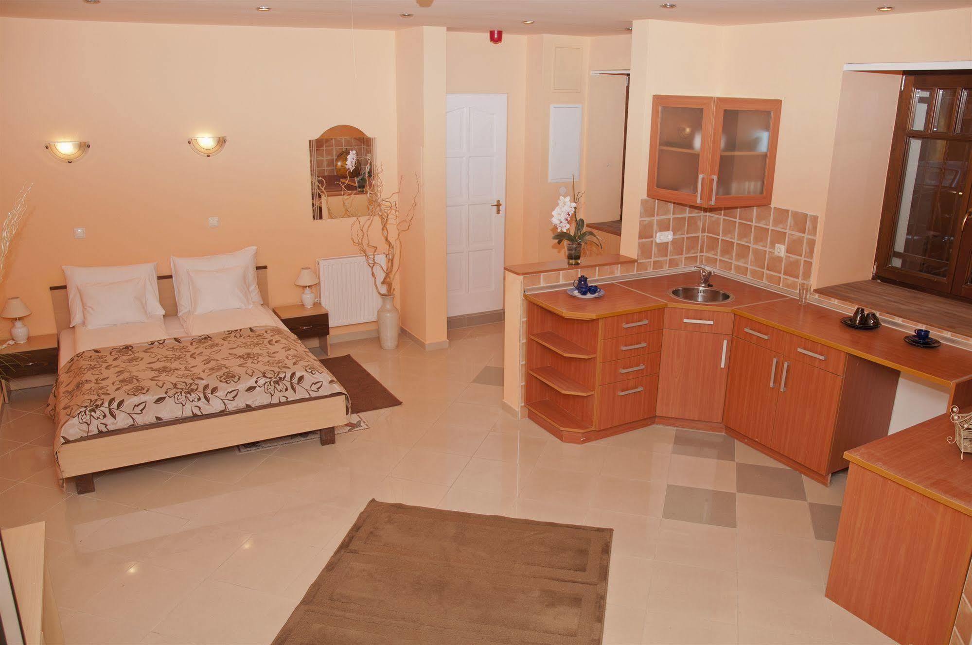 Esprit Hotel Будапеща Екстериор снимка