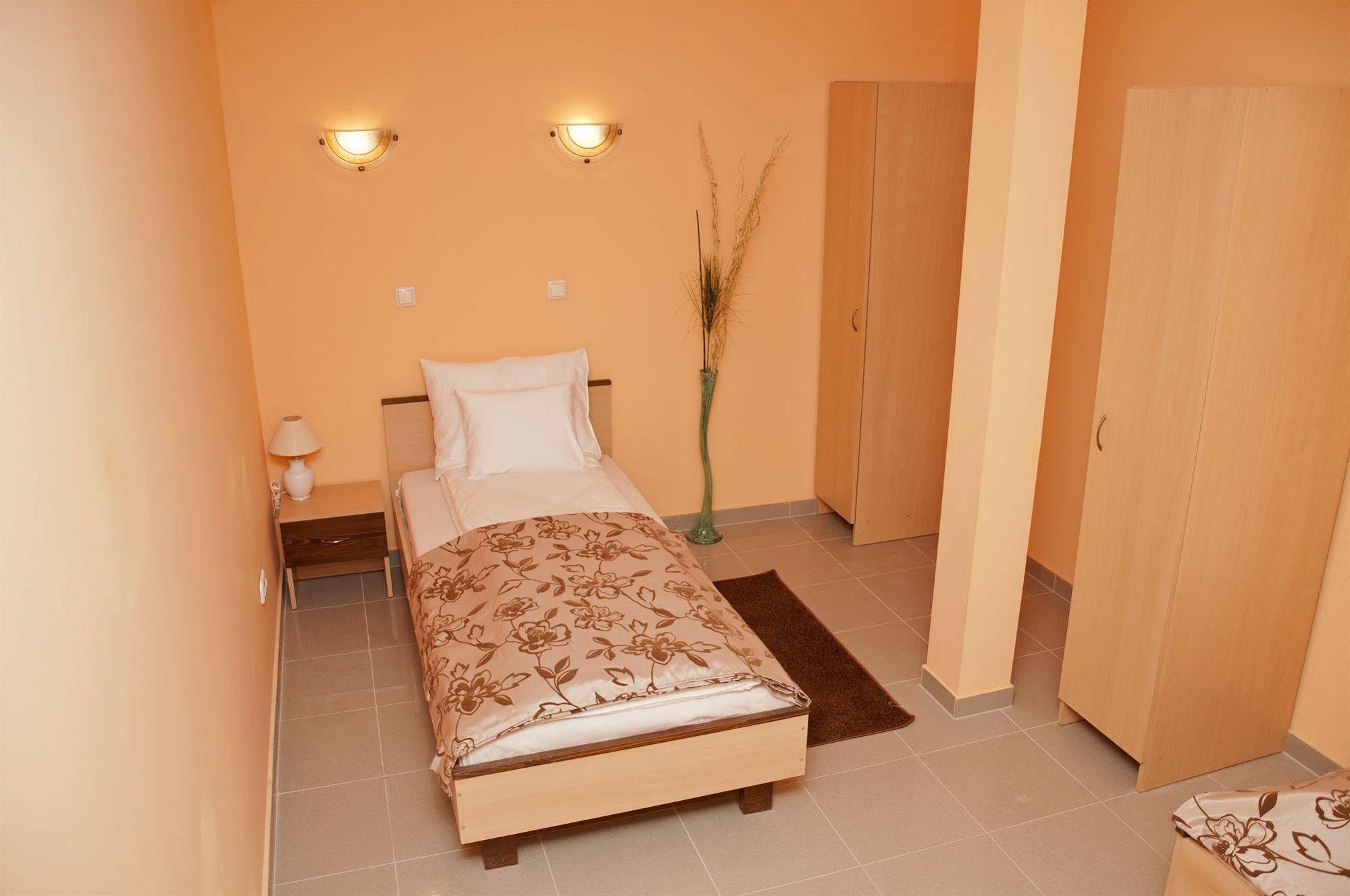 Esprit Hotel Будапеща Екстериор снимка